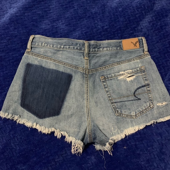 American Eagle High rise Festival short! Cute two tone denim! - Picture 2 of 3
